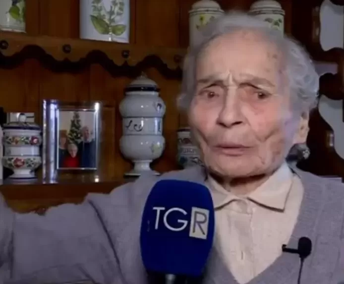 Une Italienne de 103 ans surprise au volant en pleine nuit sans permis: “Elle allait rejoindre des amis”